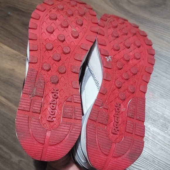 Reebok Unisex White and Black Sneakers with Red Accents - Picture 6 of 6